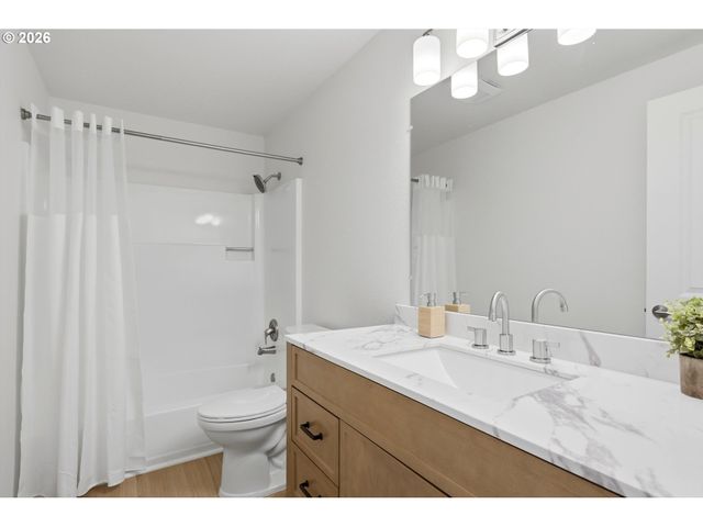 306 E HILLTOP Dr, Newberg, OR 97132