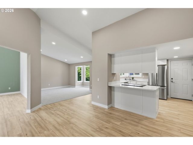 306 E HILLTOP Dr, Newberg, OR 97132
