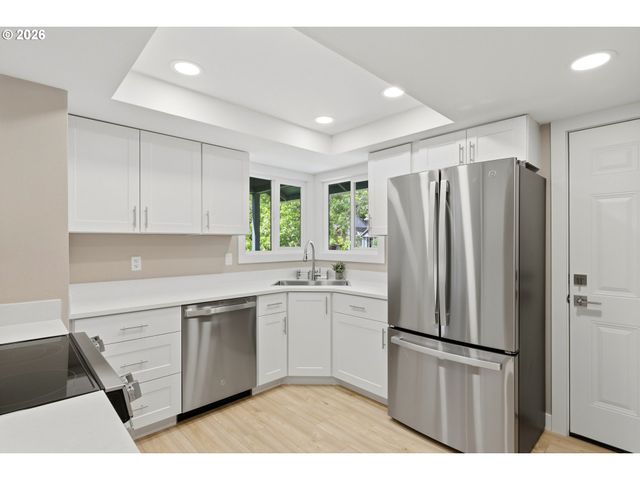 306 E HILLTOP Dr, Newberg, OR 97132