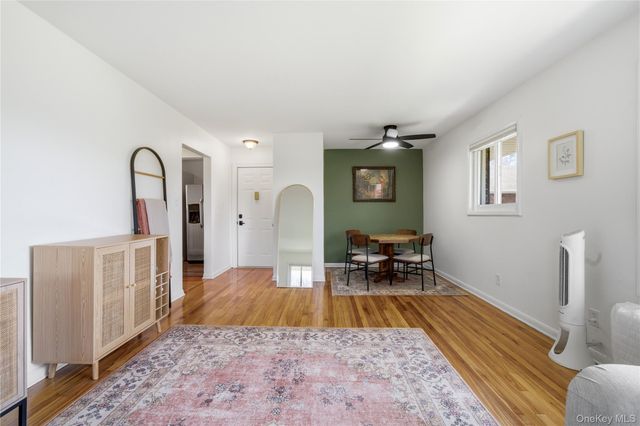 51 Edmunton Drive F-18, North Babylon, NY 11703