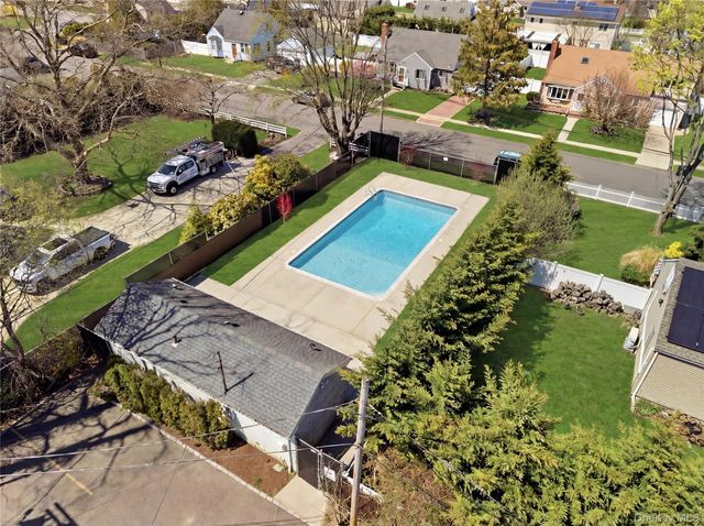51 Edmunton Drive F-18, North Babylon, NY 11703
