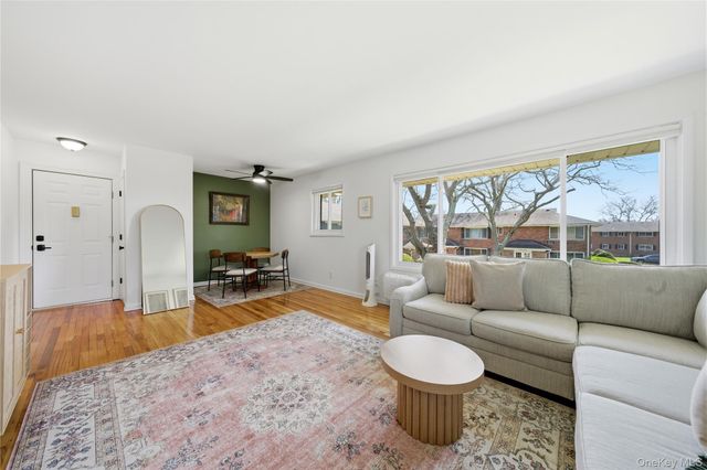 51 Edmunton Drive F-18, North Babylon, NY 11703