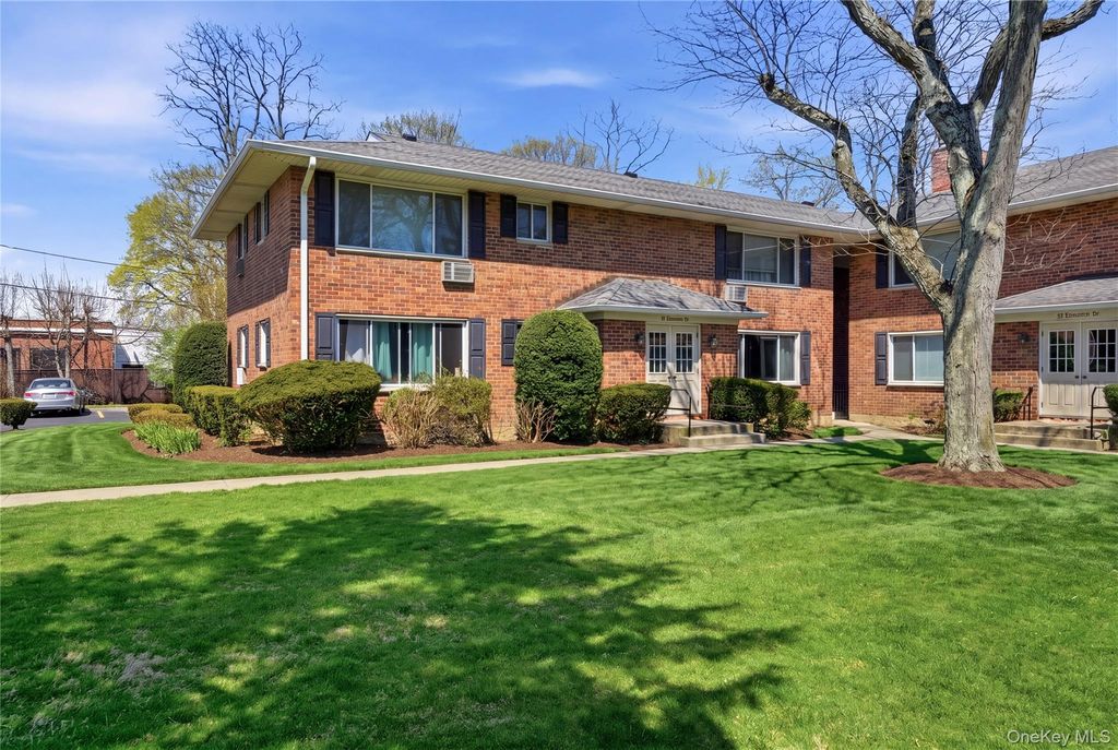 51 Edmunton Drive F-18, North Babylon, NY 11703