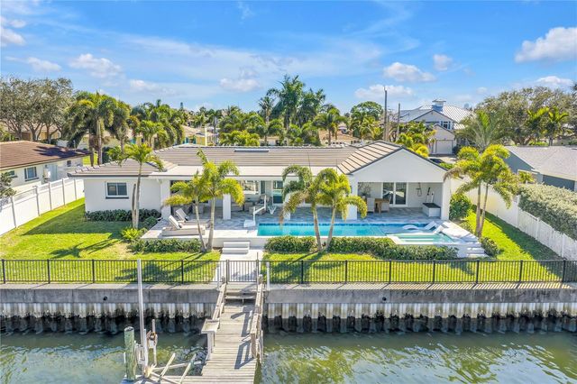 1093 42ND AVENUE NE, St Petersburg, FL 33703