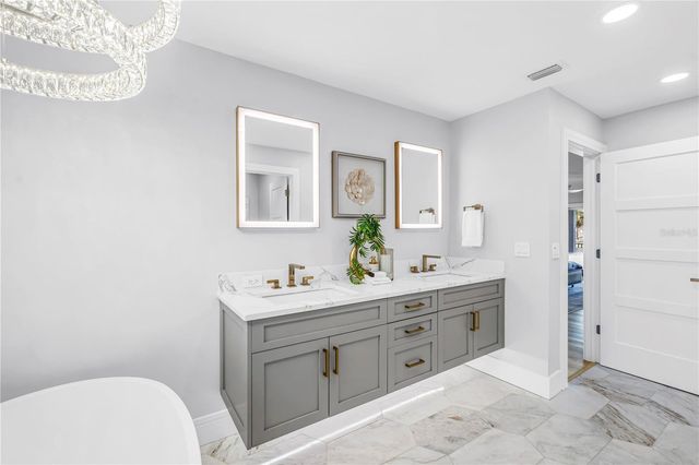 1093 42ND AVENUE NE, St Petersburg, FL 33703