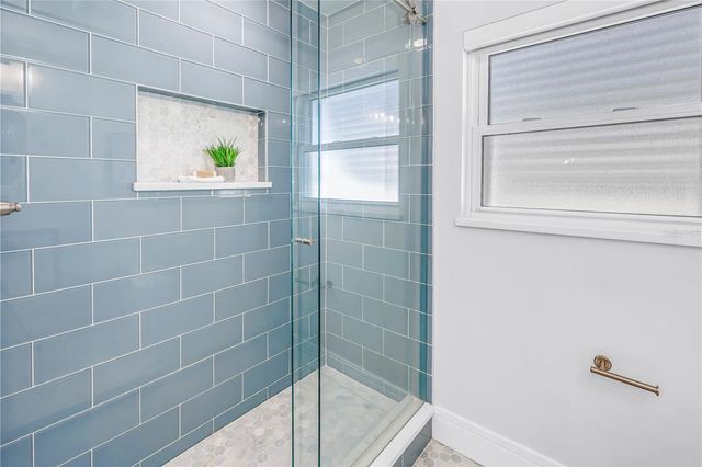 1093 42ND AVENUE NE, St Petersburg, FL 33703