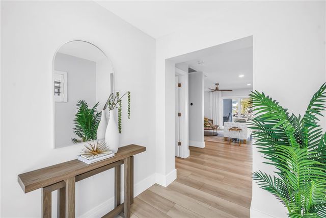 1093 42ND AVENUE NE, St Petersburg, FL 33703