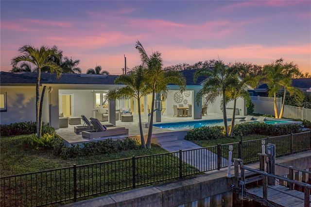 1093 42ND AVENUE NE, St Petersburg, FL 33703