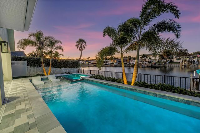 1093 42ND AVENUE NE, St Petersburg, FL 33703