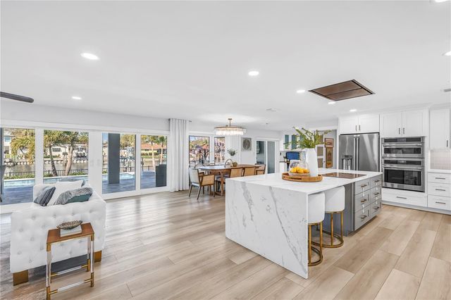 1093 42ND AVENUE NE, St Petersburg, FL 33703