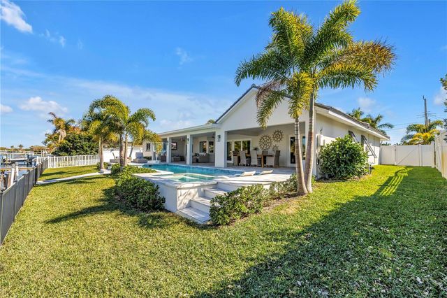 1093 42ND AVENUE NE, St Petersburg, FL 33703