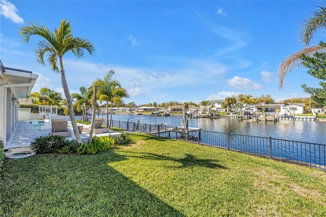 1093 42ND AVENUE NE, St Petersburg, FL 33703