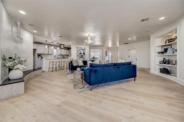 8625 Lakehurst Drive, Oklahoma City, OK 73120