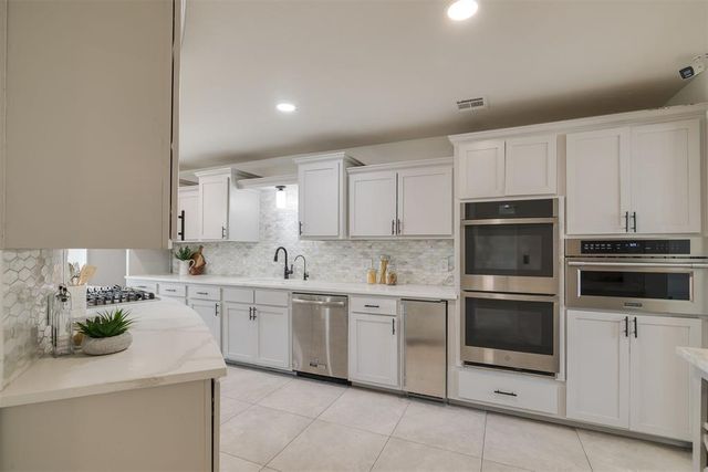 8625 Lakehurst Drive, Oklahoma City, OK 73120