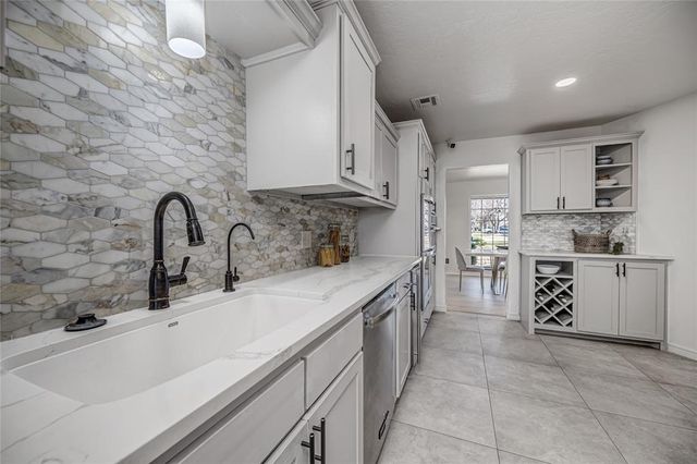 8625 Lakehurst Drive, Oklahoma City, OK 73120