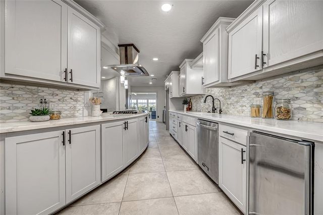 8625 Lakehurst Drive, Oklahoma City, OK 73120