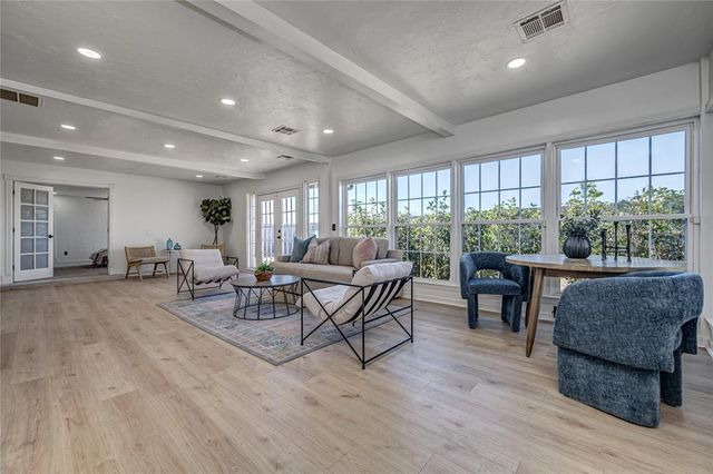 8625 Lakehurst Drive, Oklahoma City, OK 73120