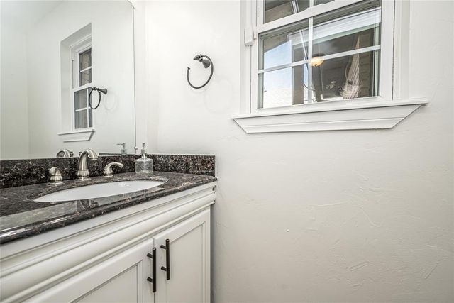 8625 Lakehurst Drive, Oklahoma City, OK 73120