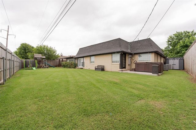 8625 Lakehurst Drive, Oklahoma City, OK 73120