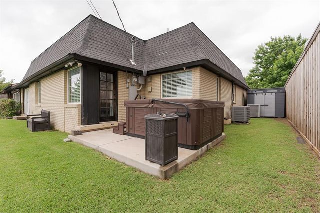 8625 Lakehurst Drive, Oklahoma City, OK 73120