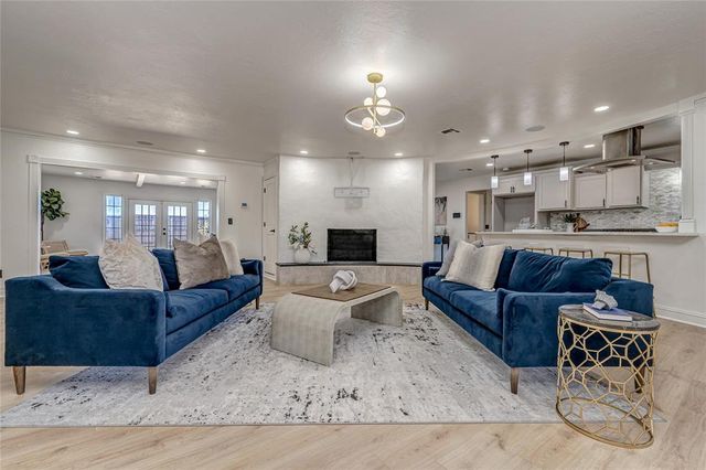 8625 Lakehurst Drive, Oklahoma City, OK 73120