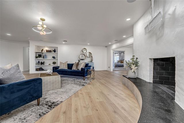 8625 Lakehurst Drive, Oklahoma City, OK 73120