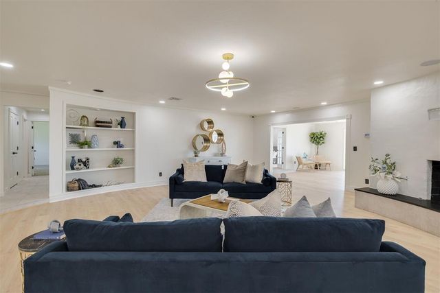 8625 Lakehurst Drive, Oklahoma City, OK 73120