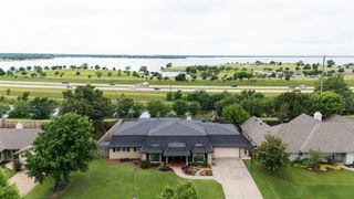 8625 Lakehurst Drive, Oklahoma City, OK 73120