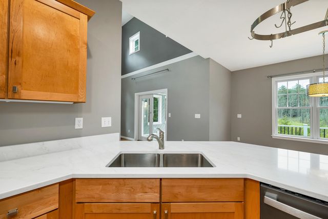 7 Quail Hollow, Stratham, NH 03885
