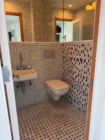 2200 NE 26th Street A, Wilton Manors, FL 33305