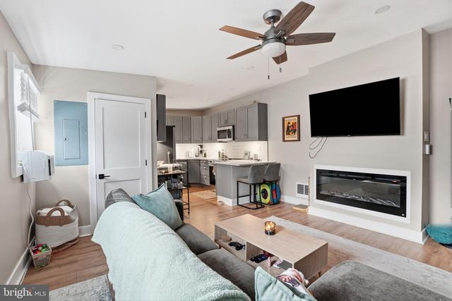 2533 W GIRARD AVE, Philadelphia, PA 19130