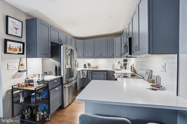 2533 W GIRARD AVE, Philadelphia, PA 19130