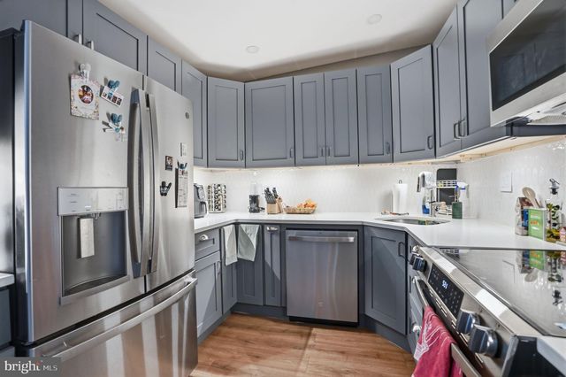 2533 W GIRARD AVE, Philadelphia, PA 19130