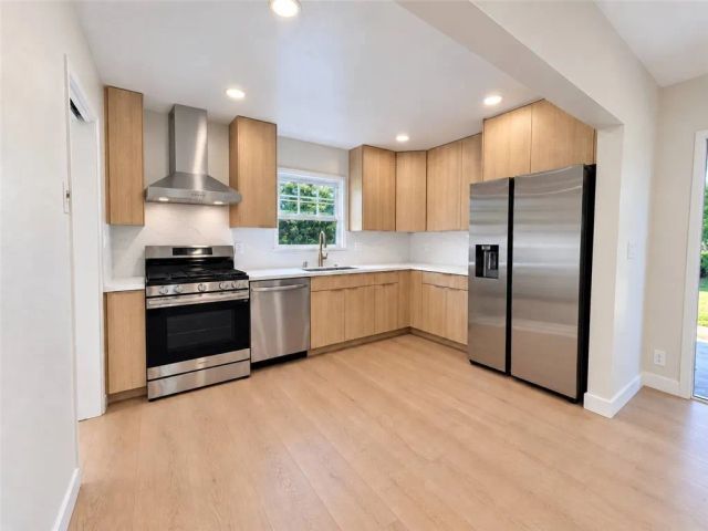 22716 Berdon Street, Woodland Hills, CA 91367