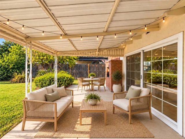 22716 Berdon Street, Woodland Hills, CA 91367