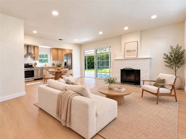 22716 Berdon Street, Woodland Hills, CA 91367