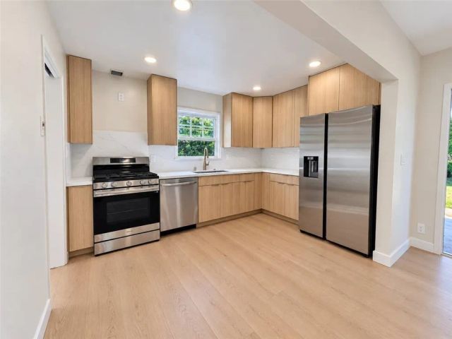 22716 Berdon Street, Woodland Hills, CA 91367