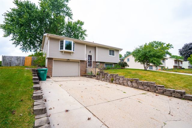 680 S Hickory Boulevard, Pleasant Hill, IA 50327