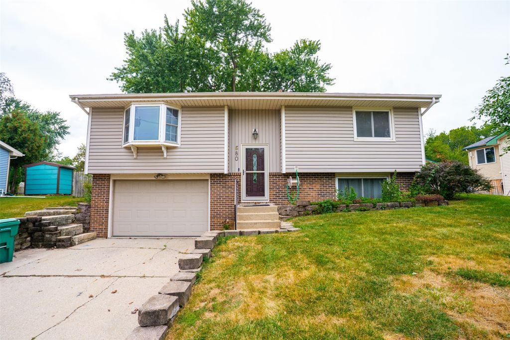 680 S Hickory Boulevard, Pleasant Hill, IA 50327