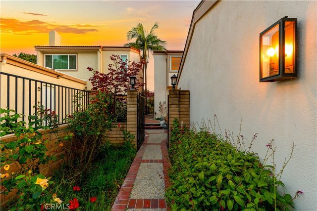 54 Willow Tree, Irvine, CA 92612