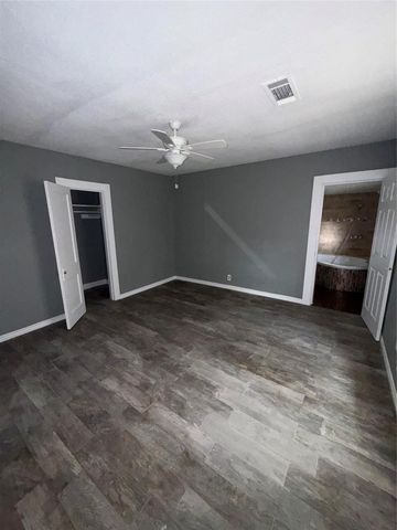 1300 N 8th Street, Baytown, TX 77520