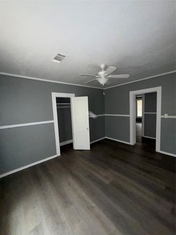 1300 N 8th Street, Baytown, TX 77520