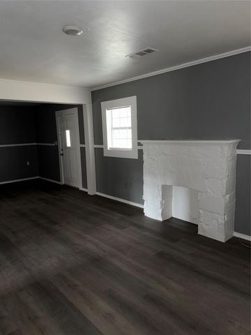 1300 N 8th Street, Baytown, TX 77520