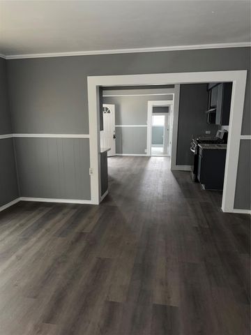 1300 N 8th Street, Baytown, TX 77520