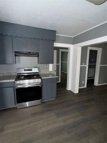 1300 N 8th Street, Baytown, TX 77520