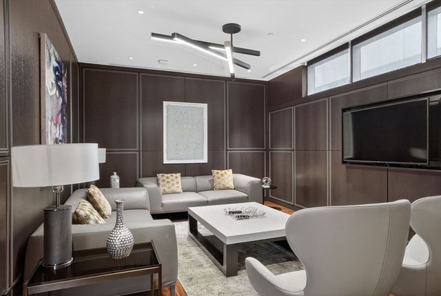 188 Brookline Ave 19B, Boston, MA 02215