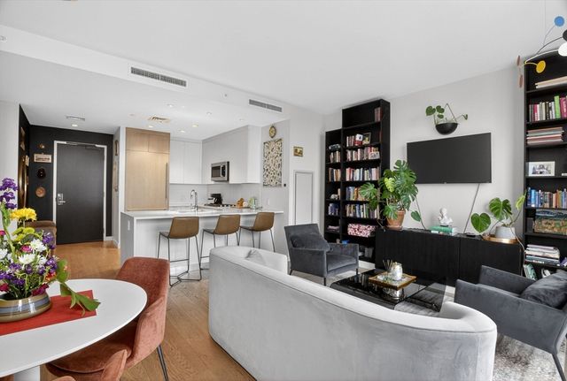 188 Brookline Ave 19B, Boston, MA 02215