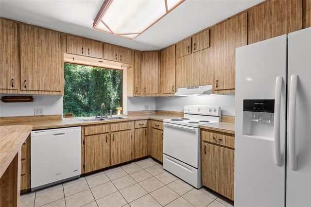 2256 NW 9TH PLACE, Gainesville, FL 32605