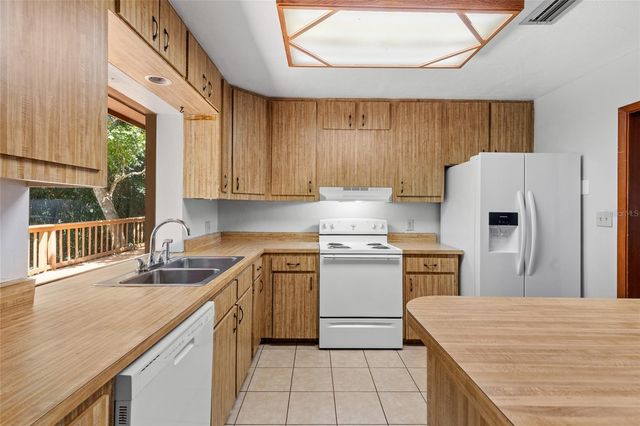 2256 NW 9TH PLACE, Gainesville, FL 32605