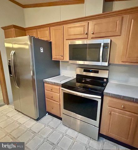 3202 FOXGLOVE LN, Middle River, MD 21220